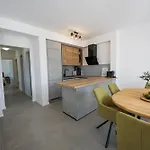 Nu Sea View Апартаменты Подстрана